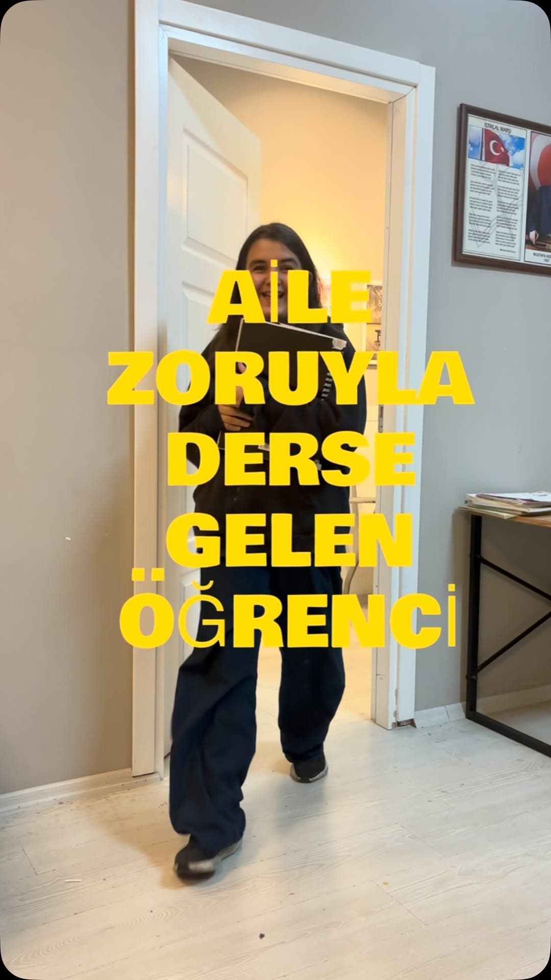 Aile zoruyla piyano dersi…
#piyano #piyanodersi