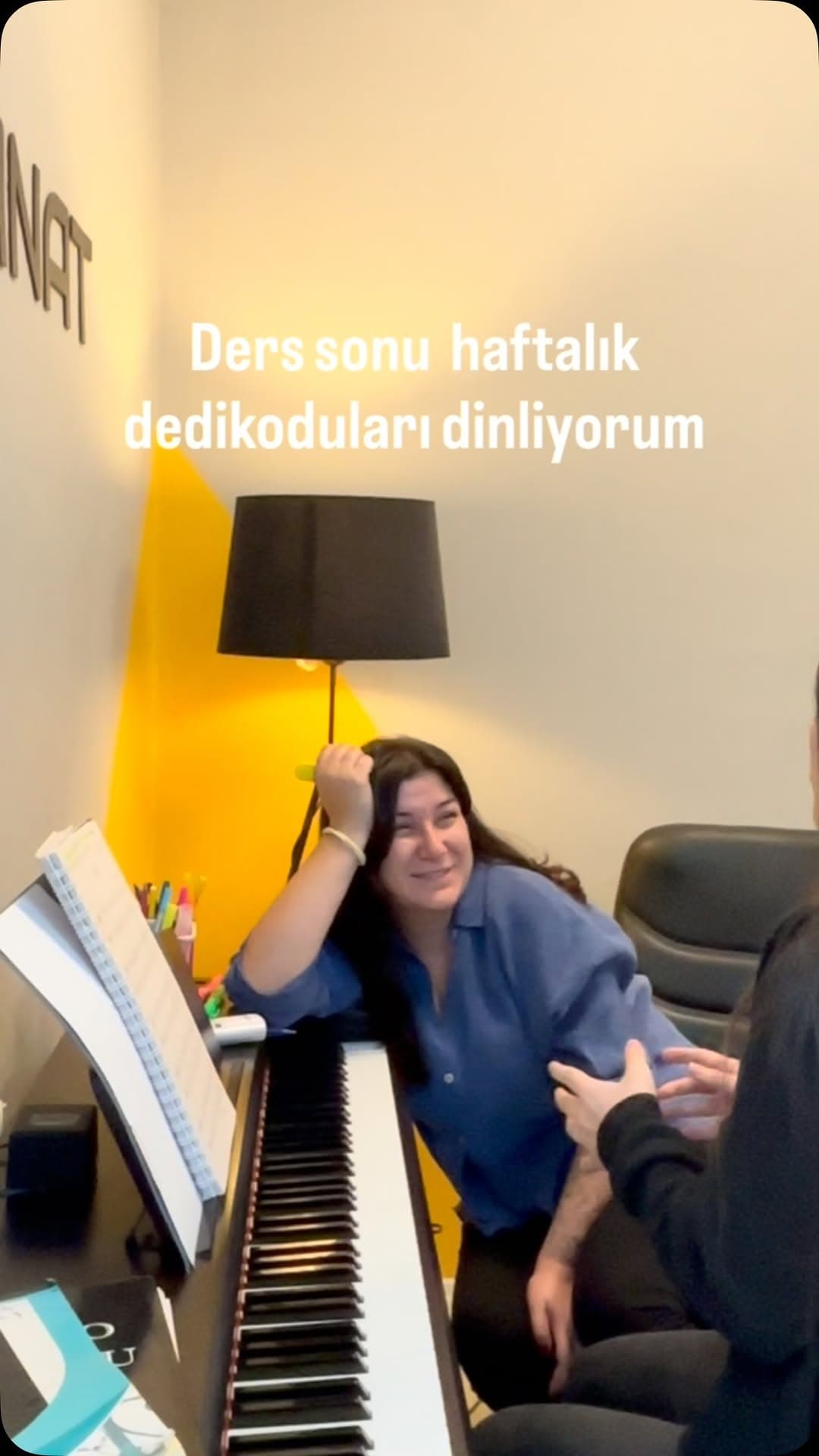 Enstrüman öğretmenliği dediğin sadece nota öğretmek değil; biraz öğretmen, biraz psikolog, biraz yaş