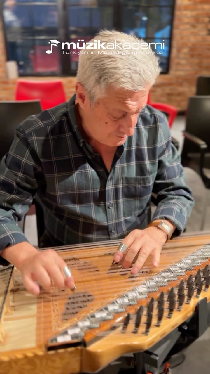 Müzik Akademi — Müzik — Beyoğlu