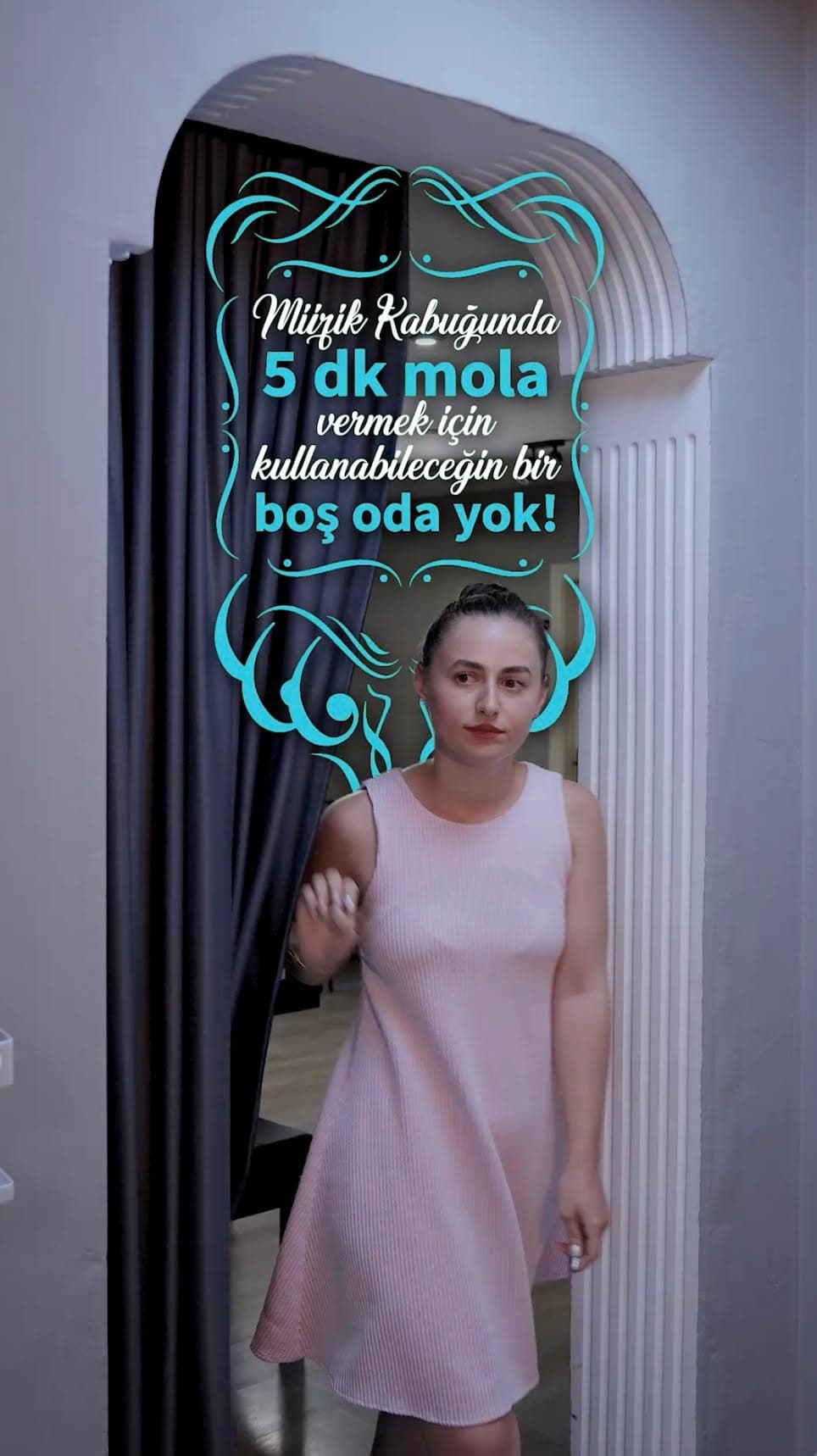Müzik Kabuğu’nda 5 saniyelik sessizlik bulmaya çalıştık… Pek başarılı olamadık. 😄🎶
Bir odada piyan