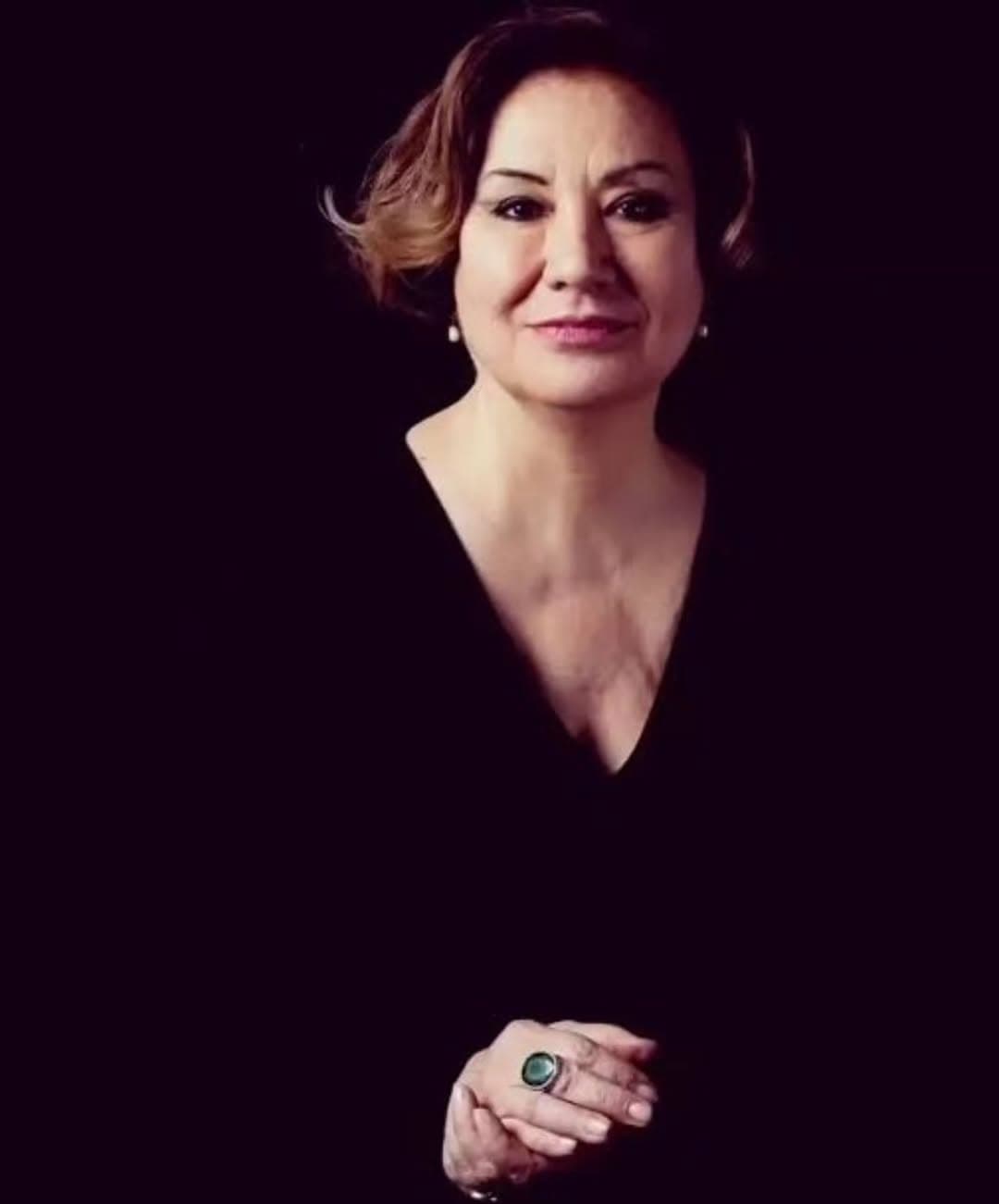 Gülsen Tuncer'e saygıyla 🖤
Toplumla ve sanat anlayışıyla kurduğu güçlü bağı yaşamı boyunca taşıyan