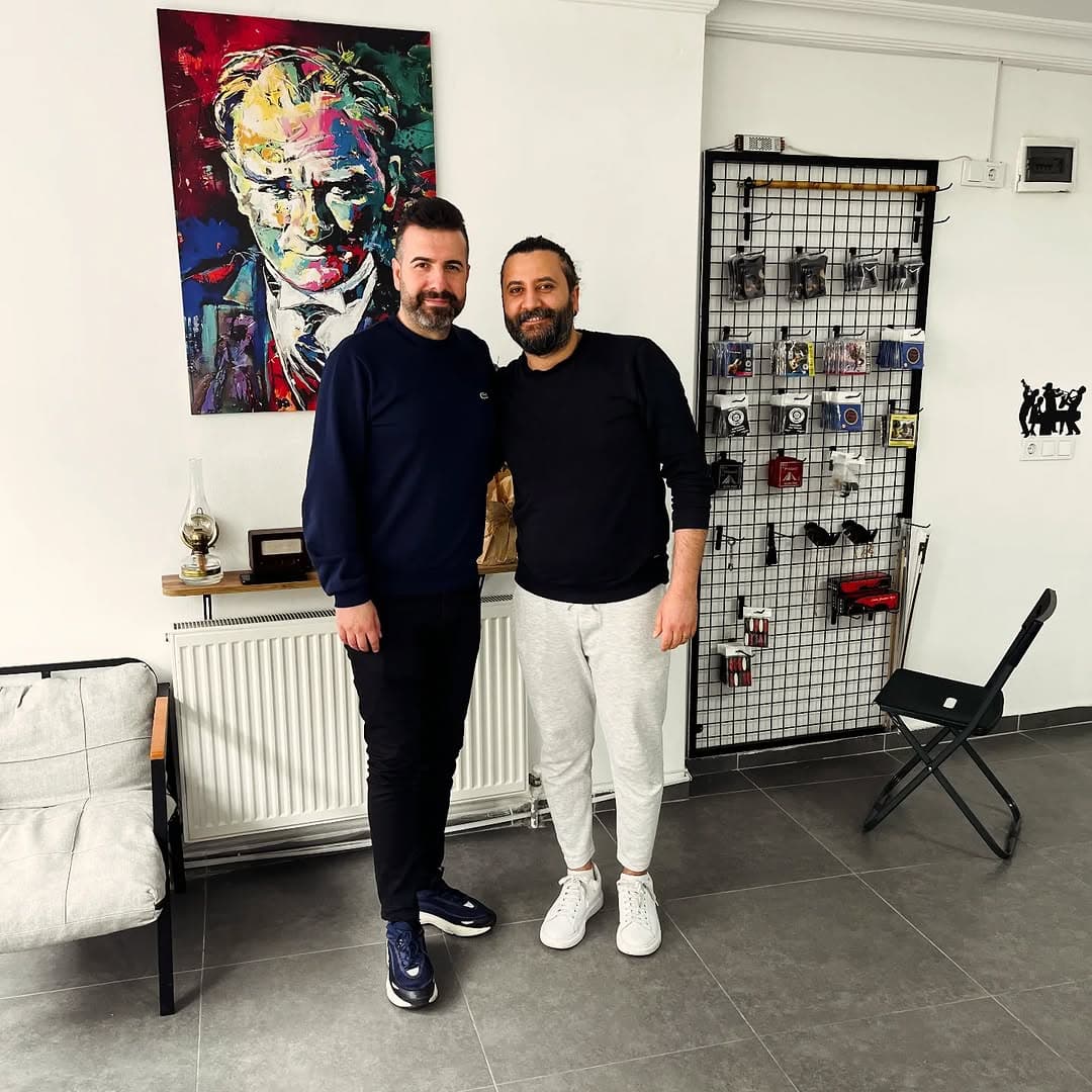 Onur Arslan Müzik Merkezi olarak çok değerli sanatçımız, Volkan Yılmazer'i ağırlamanın mutluluğunu y