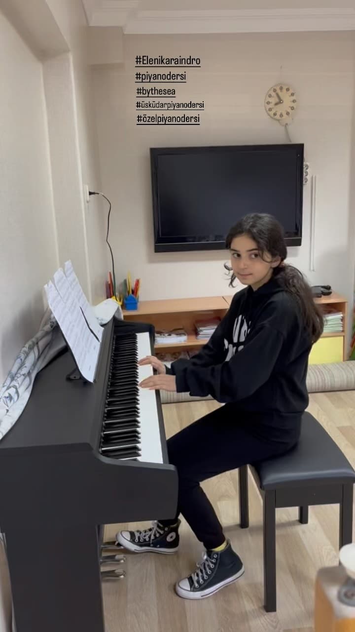 Öykü🌸 Eleni Karaindro - By The Sea
#piyanolessons #piano #piyanodersi #bythesea #elenikaraindro #p