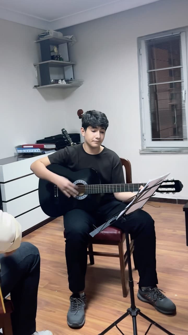 Ahmet ile yeni sezona güzel bir başlangıç 🎸
Patika’da müzik devam ediyor.
Yeni dönem kayıtlarımız