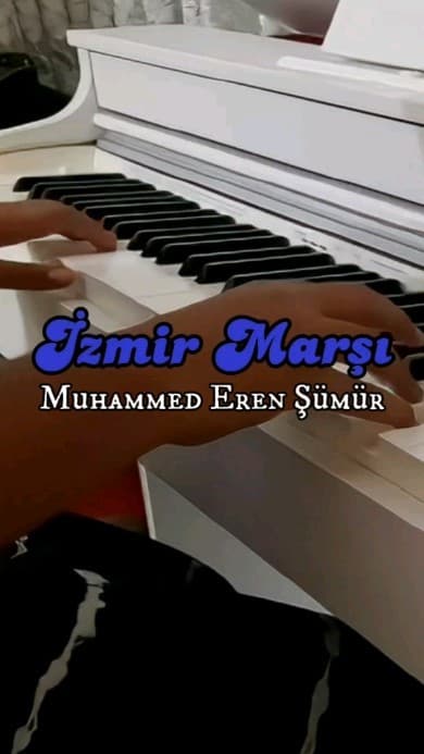 Online piyano dersimize İzmir'den katılan öğrencim Muhammed Eren, 9 Eylül için İzmir Marşı seslendir