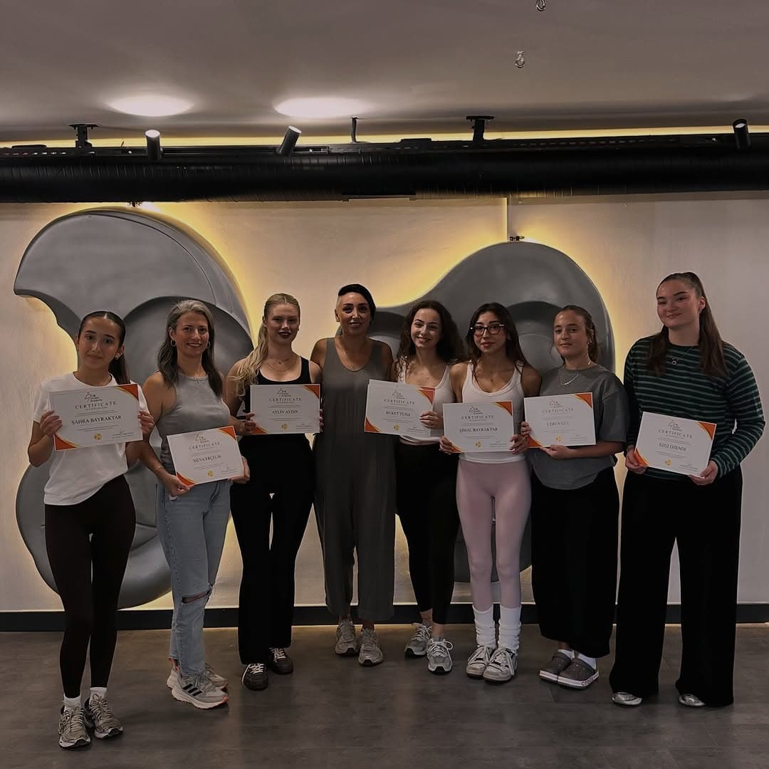 Bugün Pro Studio Akademi Mat & Reformer Module 1 Eğitimi’ni başarıyla tamamladık! 🤍
Öğrenmeye açık
