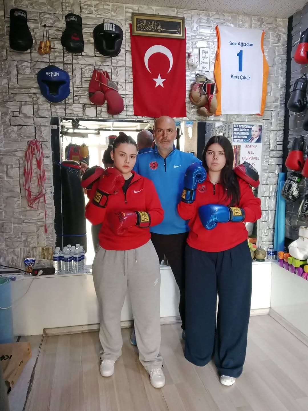 1. Kademe yardımcı antrenörlerimizle güzel kızlarımla işimizin başındayız❤️🥊