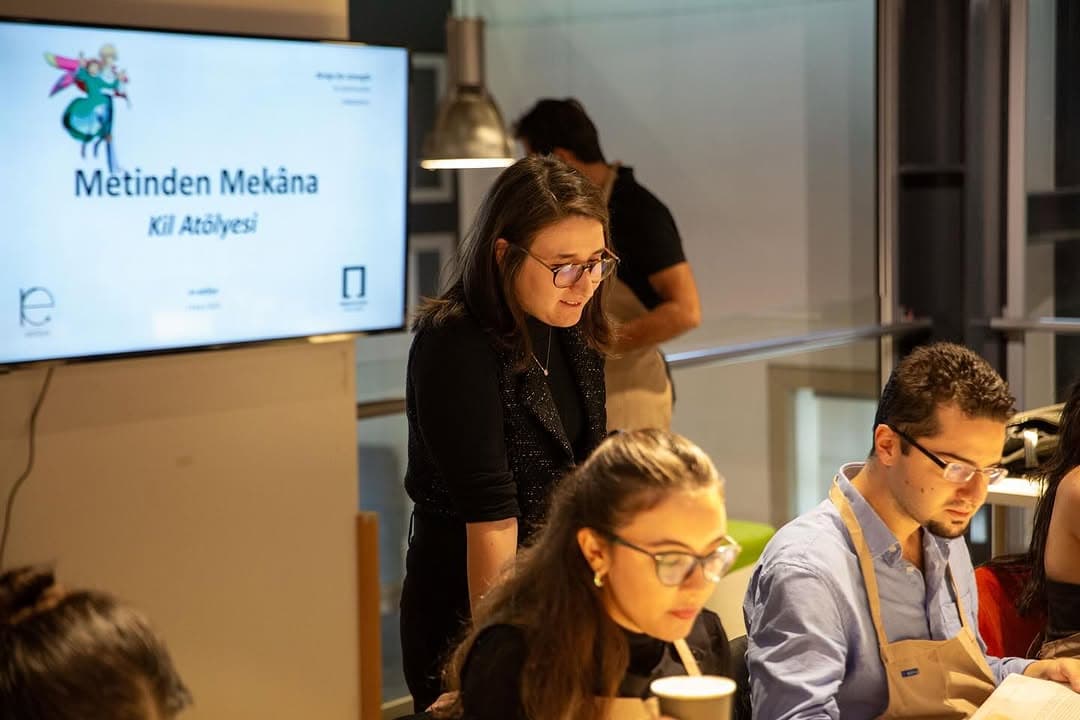 Mimarlık Haftası kapsamında bugün iki farklı atölye çalışmasıyla bir aradaydık.
reAtölye yürütücülüğ