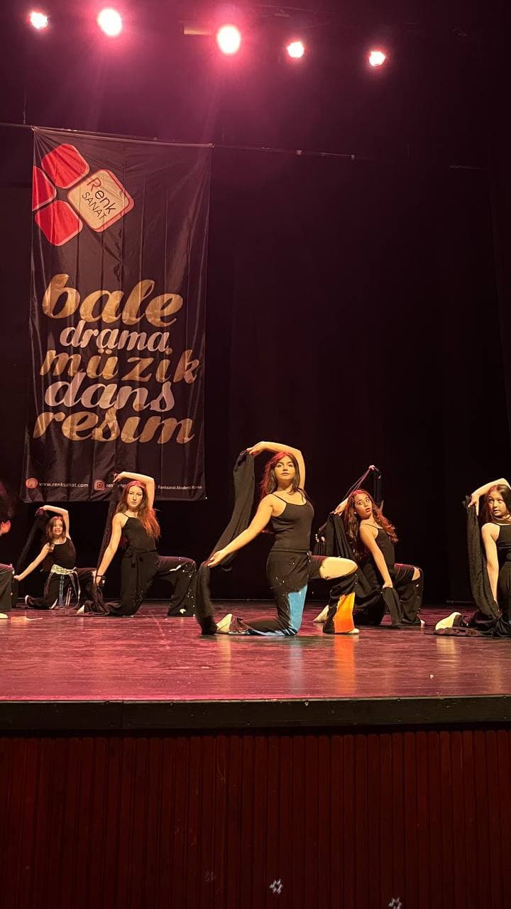 RENKSANAT AKADEMİ GURURLA SUNAR 💃✨✨
#moderndans #sanatokulu #dans #bale #beykozdans