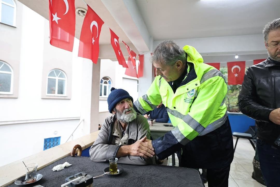 📍Geyve’deyiz.
Karaçam Mahallesinde hemşehrilerimizle bir araya gelip, esnaf kardeşlerimizi ziyaret