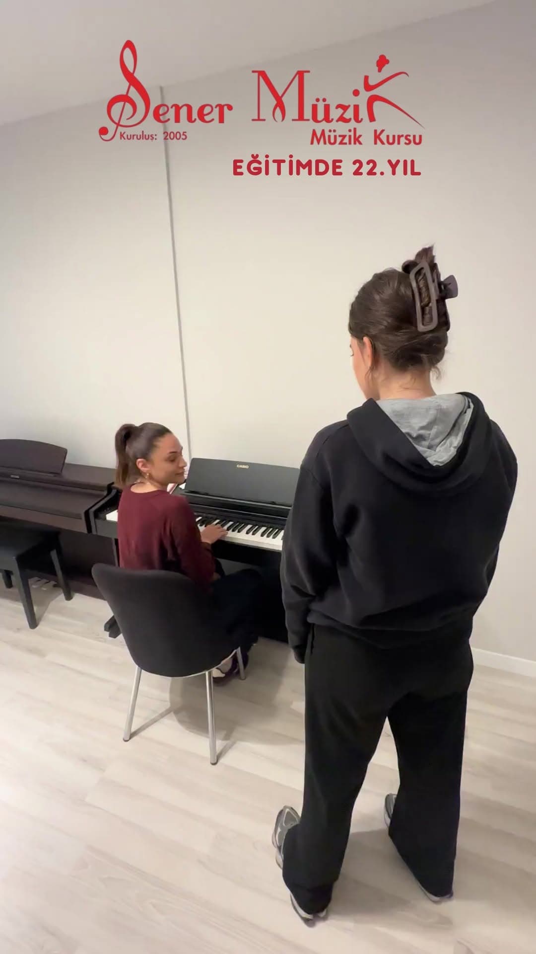 "Hayalleri gerçekleştirmenin, yeni bir beceri edinmenin yaşı yoktur. 🎤 Haftalık şan dersimizde sesi