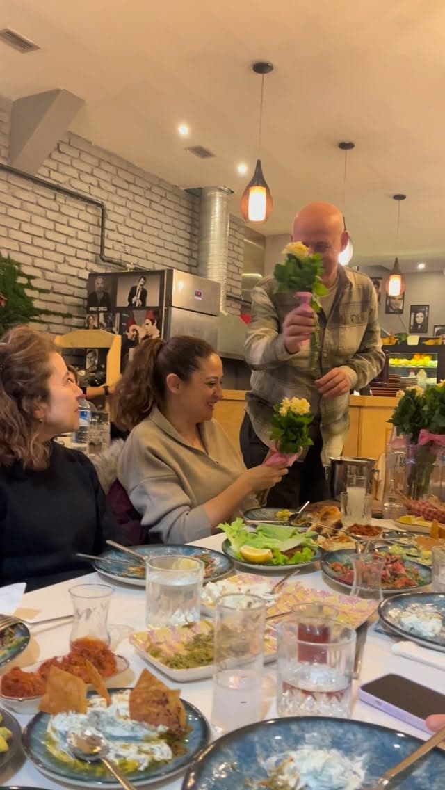 Seramixa ailemizle yine harika bir günü geride bıraktık 🧡
Toprağa şekil verirken kurduğumuz dostlu