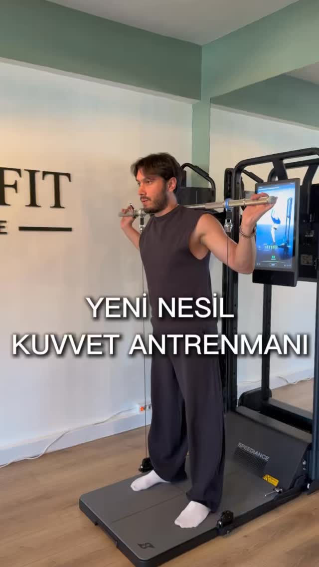 Ağırlık plakaları değişmiyor, antrenman sana göre şekilleniyor.
Stüdyomuzun yeni üyesi Speediance i