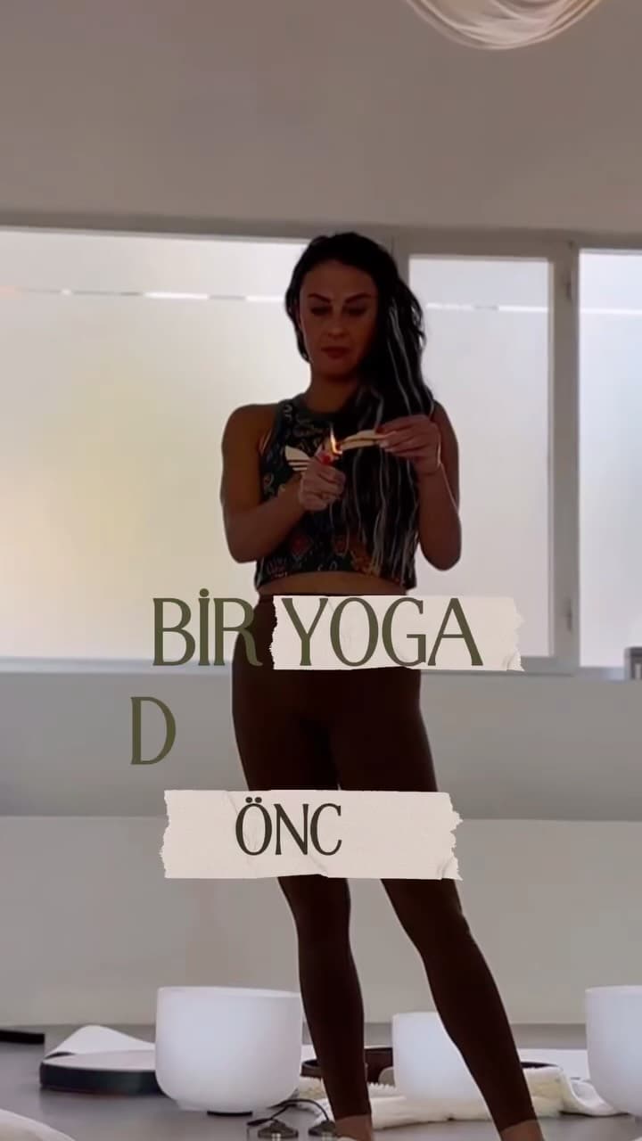 Her ders, öğrenciler gelmeden önce başlıyor. 🤍
Matlar seriliyor, alan hazırlanıyor, nefes için bir