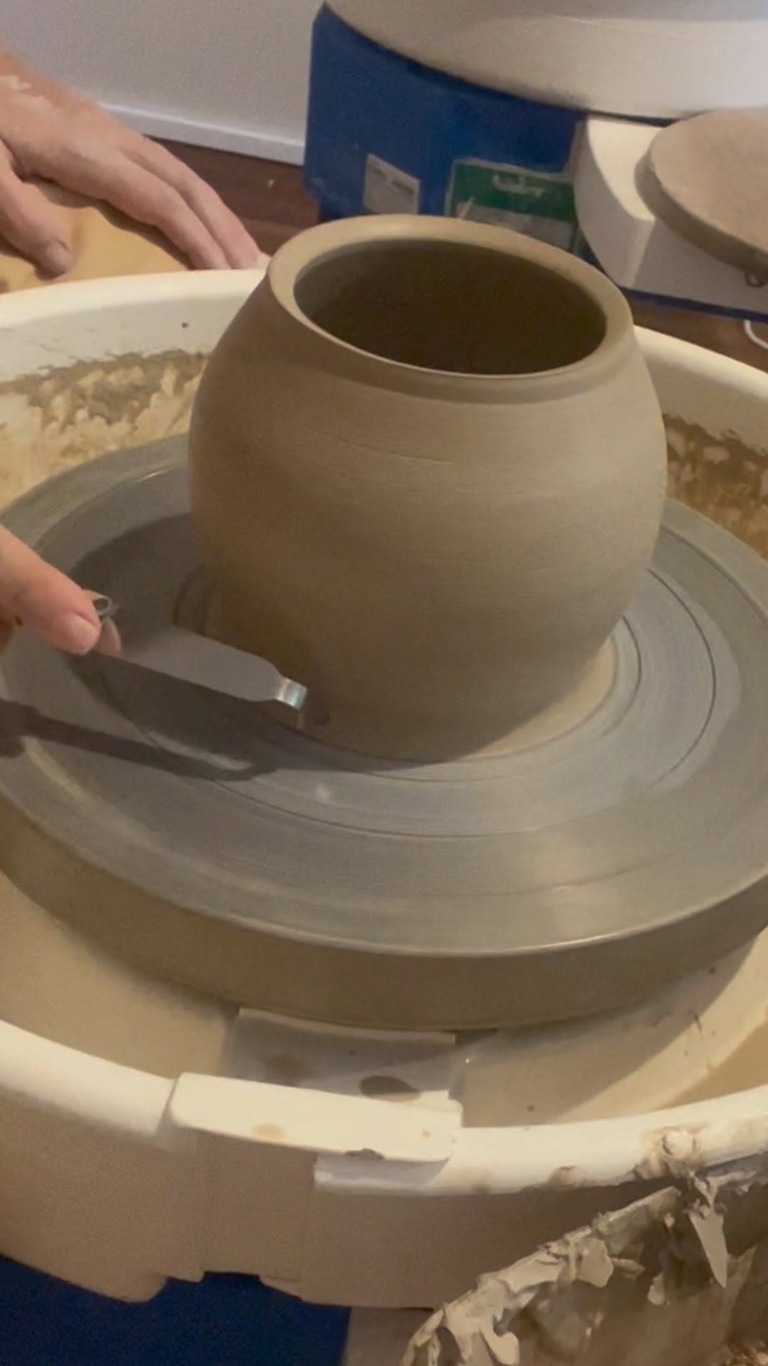 Trimming is the best part 🌀
.
.
.
#sul #sulceramics #sulceramicstudio #handmade #handmadepottery #