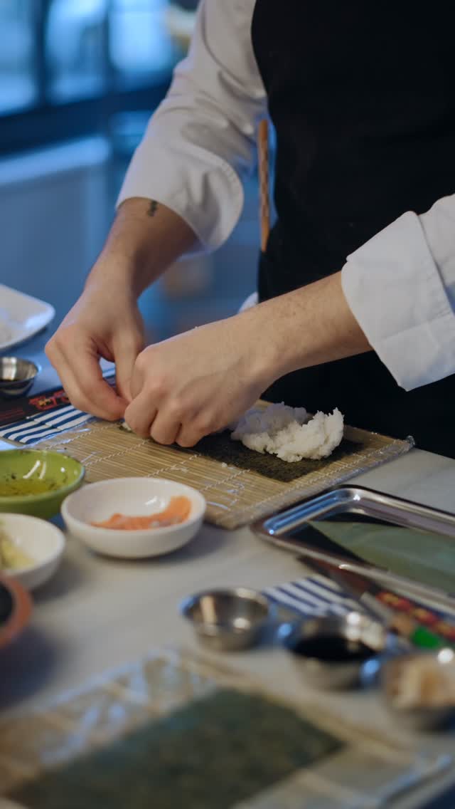 Kurumsal etkinlikler için deneyim odaklı catering ve atölye hizmetleri.
Sushi atölyeleri, tadım dene