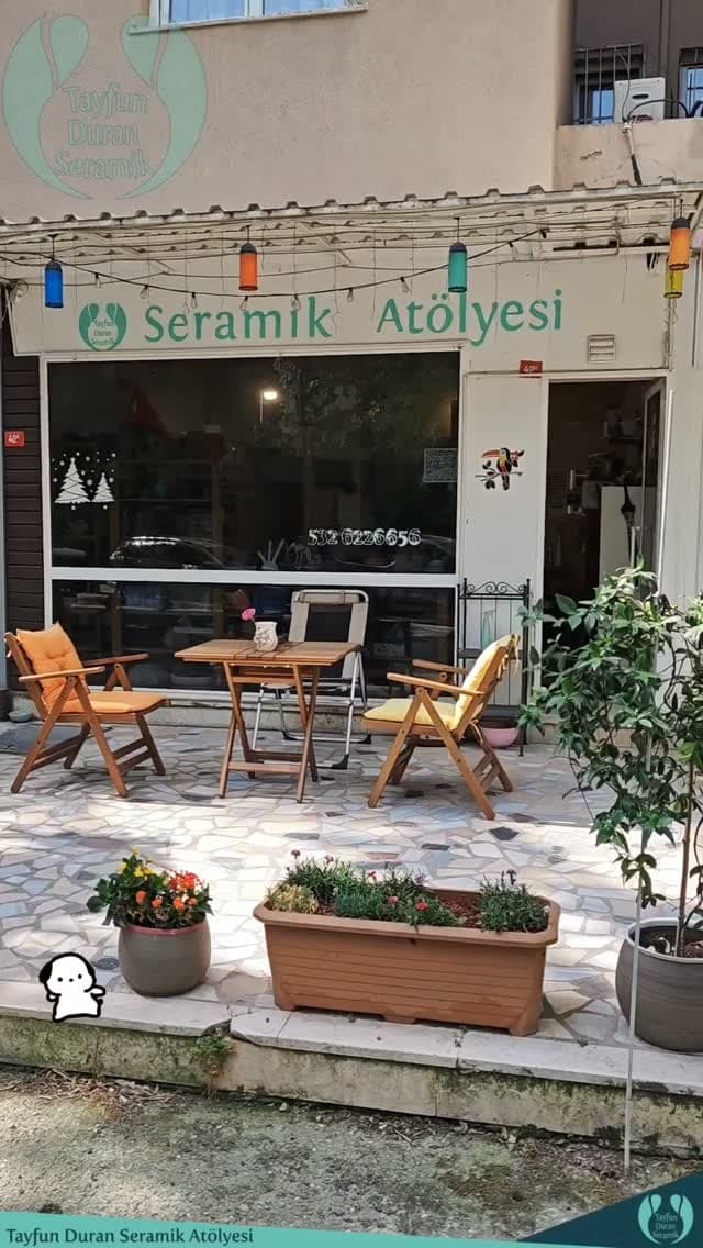 Seramik kursumuz devam ediyor.
Dörder kişilik gruplarla elle şekillendirme çalışıyoruz. Üç buçuk sa