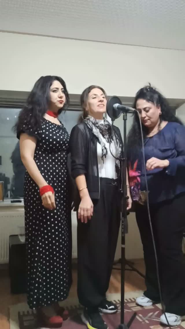 Dersimiz ses eğitimi.
Ayşegül Yılmaz & Züleyha Küçükoğlu & Birgül Altıntaş
#seseğitimi #şandersi #v