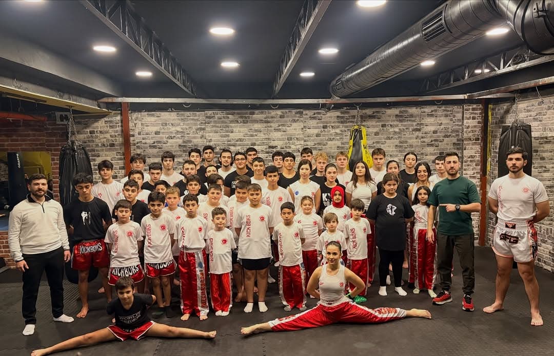 KİCKBOKS 2025 ARALIK AYI KUŞAK SINAVIMIZI GERÇEKLEŞTİRDİK.TÜM SPORCULARIMIZI TEBRİK EDERİZ.
#kickb