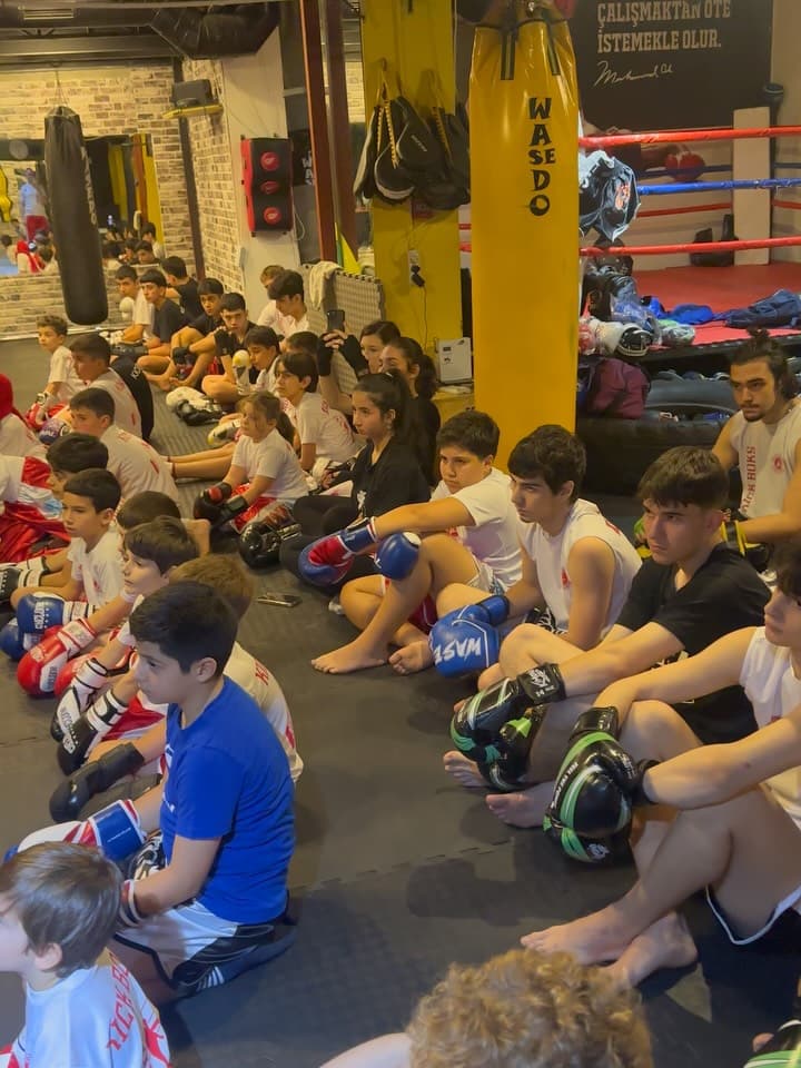 KICKBOKS 2025 YILI ARALIK AYI KUŞAK SINAVIMIZI GERÇEKLEŞTİRDİK.TÜM SPORCULARIMIZI TEBRİK EDERİZ.
#k