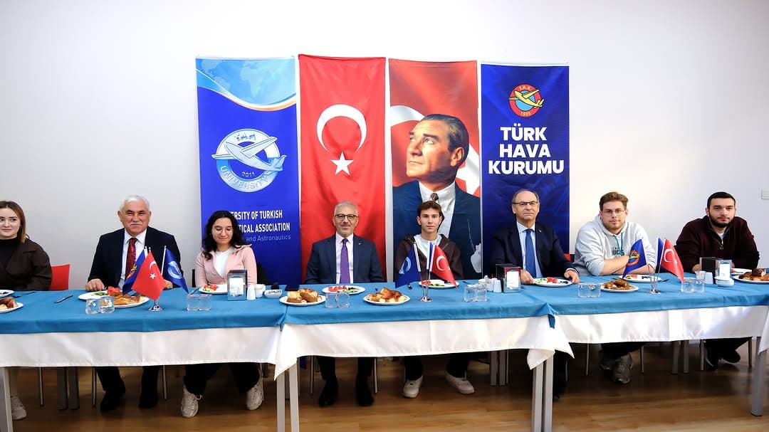 GELECEĞİN HAVACILARIYLA İLHAM VEREN BULUŞMA
Türk Hava Kurumu Genel Başkanımız Prof. Dr. Akın Ünal,