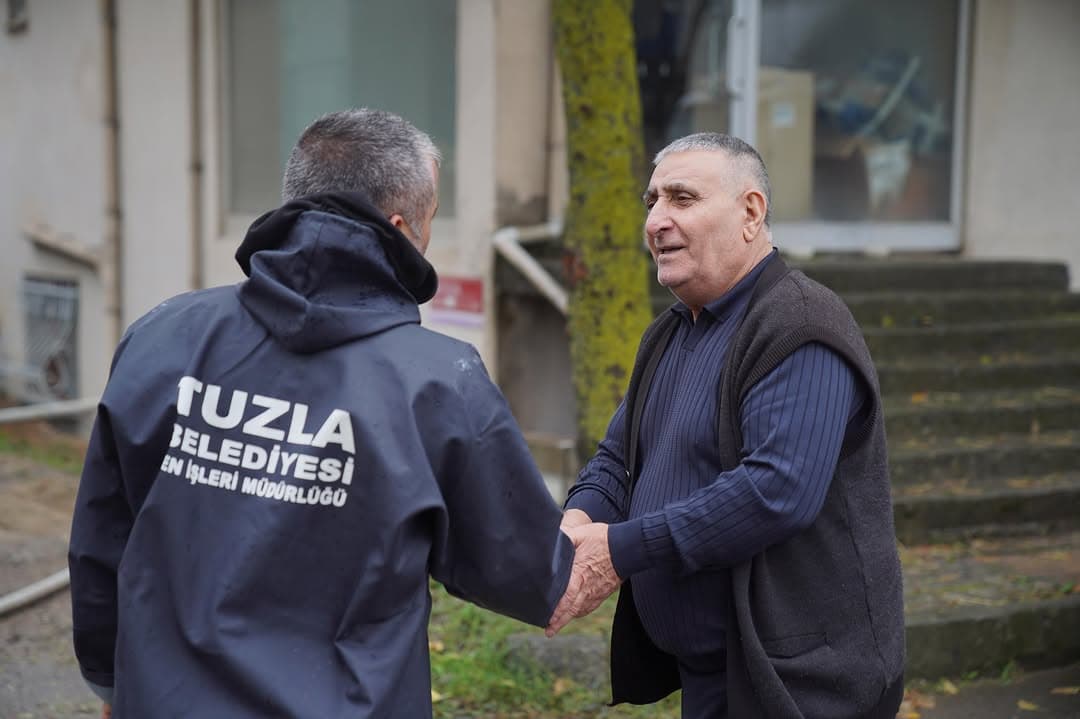🌧️ Tuzla’da ekiplerimiz sahada!
Su tahliye, temizlik ve mazgal temizliği çalışmalarımızı sürdürüyo