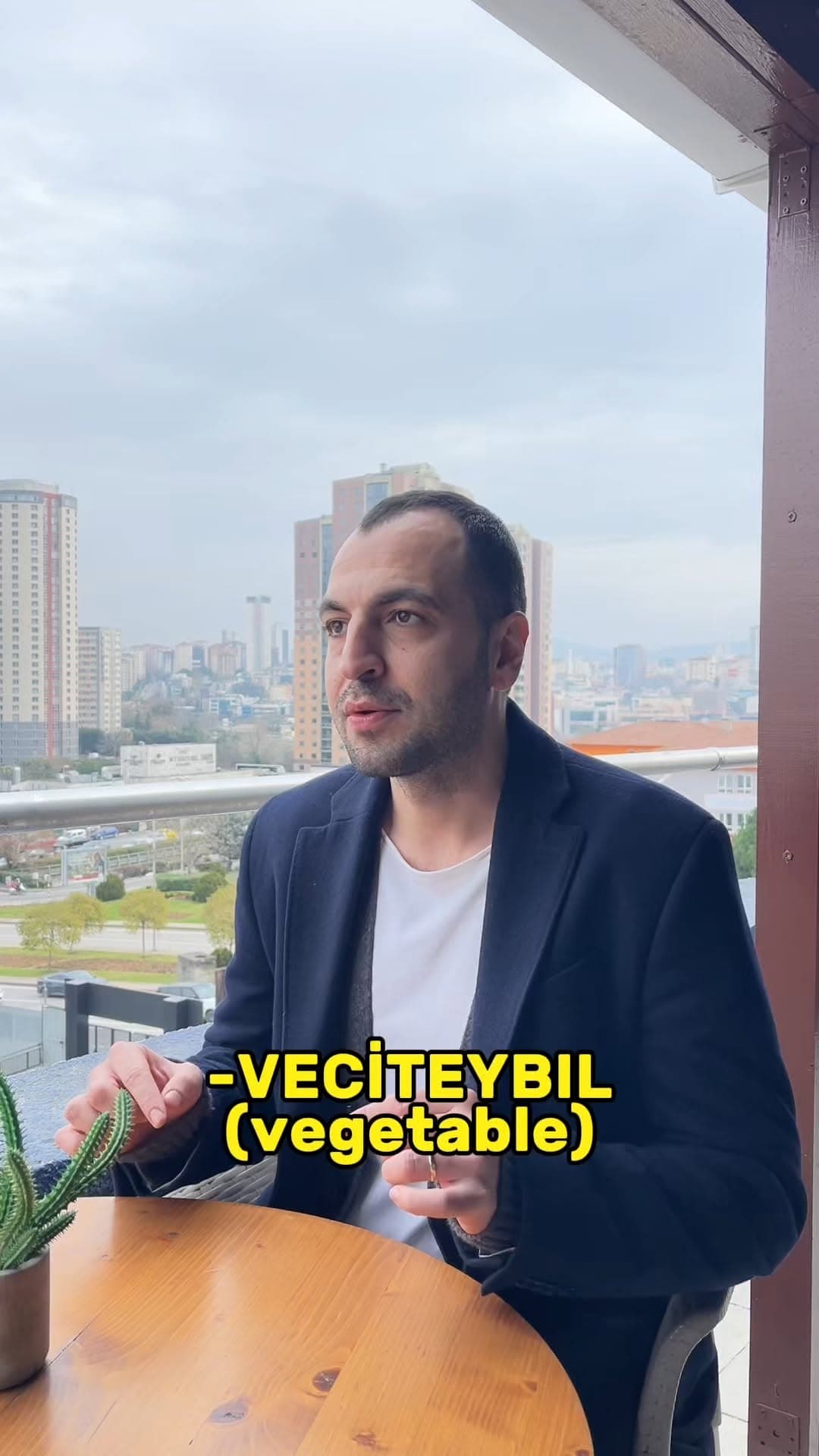 İngilizce öğrenmek ezber yapmak değildir. ❌📚
Kelime bilmek yetmez… konuşabilmek gerekir. 🗣️✨
Önem