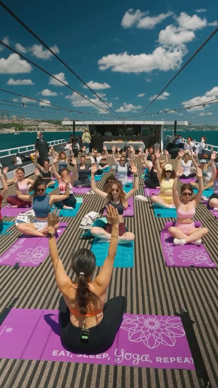 ✨🌊 Güneş, İstanbul Boğazı , hareket ve bolca kahkaha! ☀️💙
Teknede Pilates hiç bu kadar keyifli olm