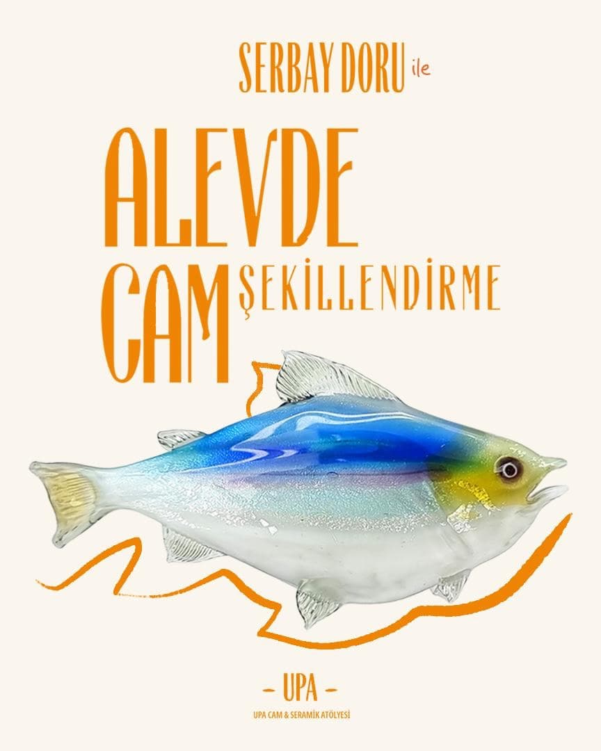 Serbay Doru ile birlikte alevde cam şekillendirme tekniğiyle kendi cam balığını yapıyoruz. ✨
Camı at