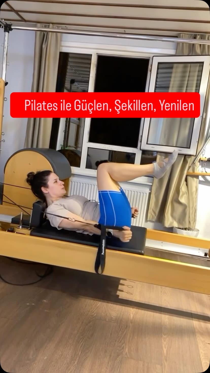 Pilates sadece esnemek değil…
Güçlenmek, dengeyi geliştirmek ve bedenini yeniden keşfetmek! 💜✨
Her