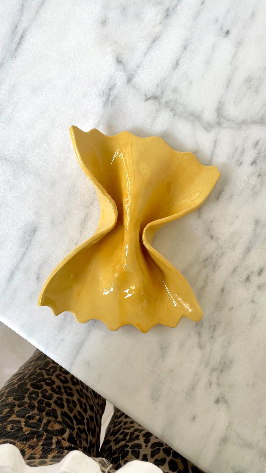 hello pasta lovers 🍝giant farfalle that we made to hang on our studio wall
buon appetito 🤤
#cera