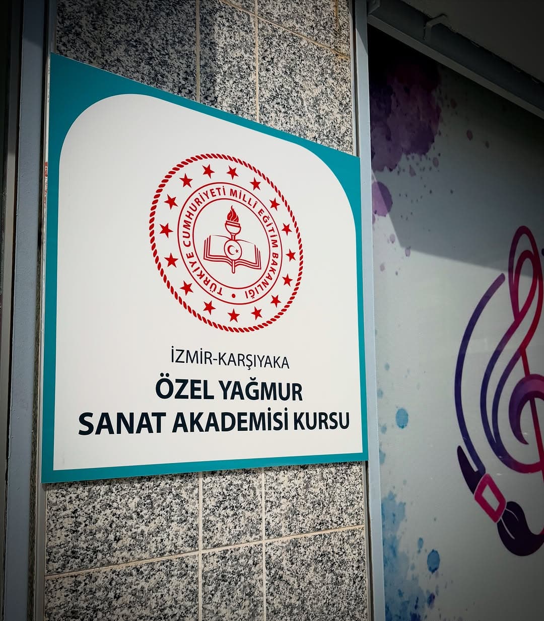 Daha yaratıcı, daha özgüvenli ve mutlu çocuklar! ✨
Sanat sadece bir hobi değil, geleceğe atılan en g