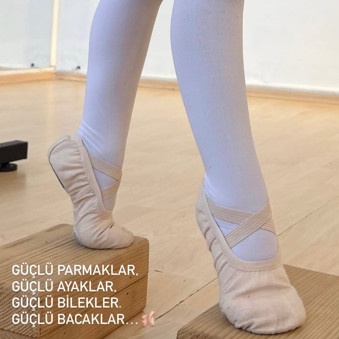 Erken yaşta başlayan bale eğitimi, çocuğun gelişimine yapılan güçlü bir yatırımdır.
Kas ve kemik yap