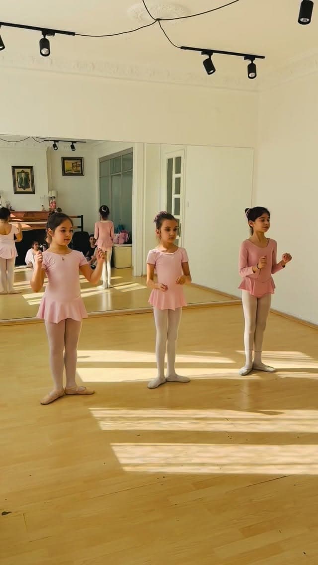 Yıl sonu gösteri hazırlıklarımıza başladık 😍
En sevdiğimiz süreç 🐣 Disiplinli çalışmanın sonucund