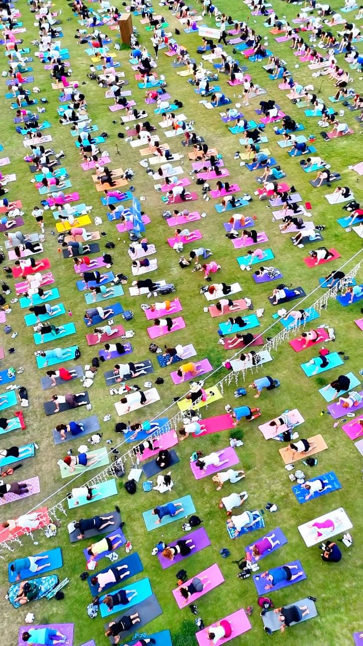 İzmir Yoga Festivali başladı. Kültürpark’ta yoganın ardından Flow&Chill ekibinin müthiş ateş gösteri