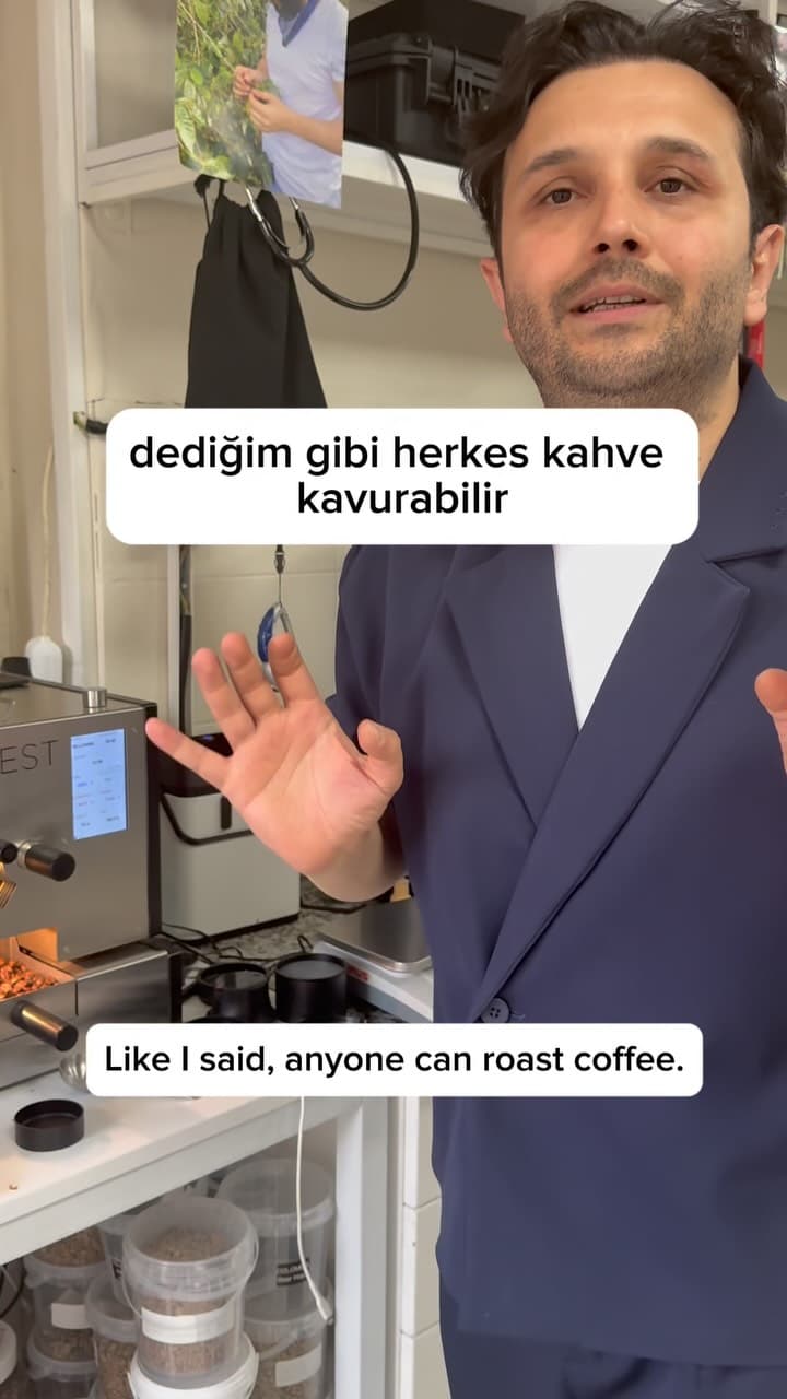 EVERYONE CAN ROAST COFFEE.
HERKES KAHVE KAVURABİLİR.
#coffeeroasting #specialtycoffee #coffeeroas