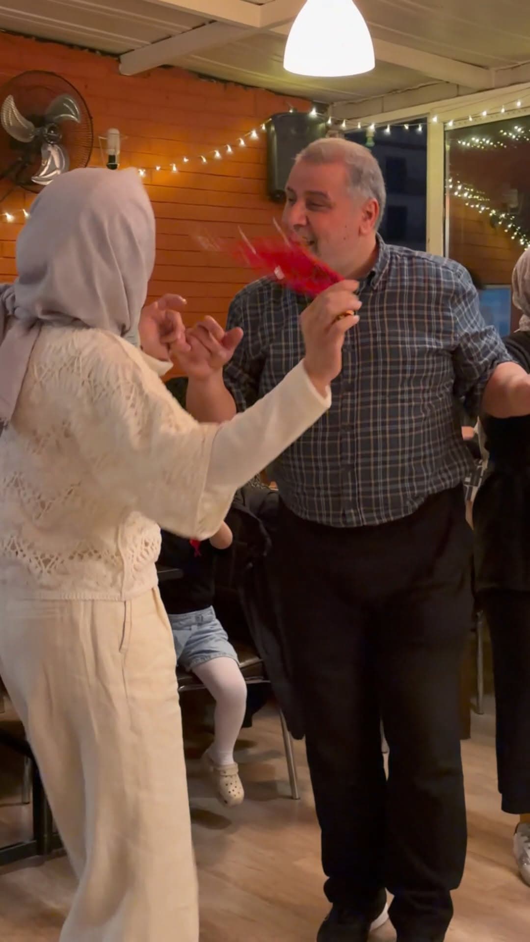 Zazaca Dil Gecesinden bir video, 25 Nisan 2026, Taksim, İstanbul. Halkımız rahmetli sanatçımız Rençb