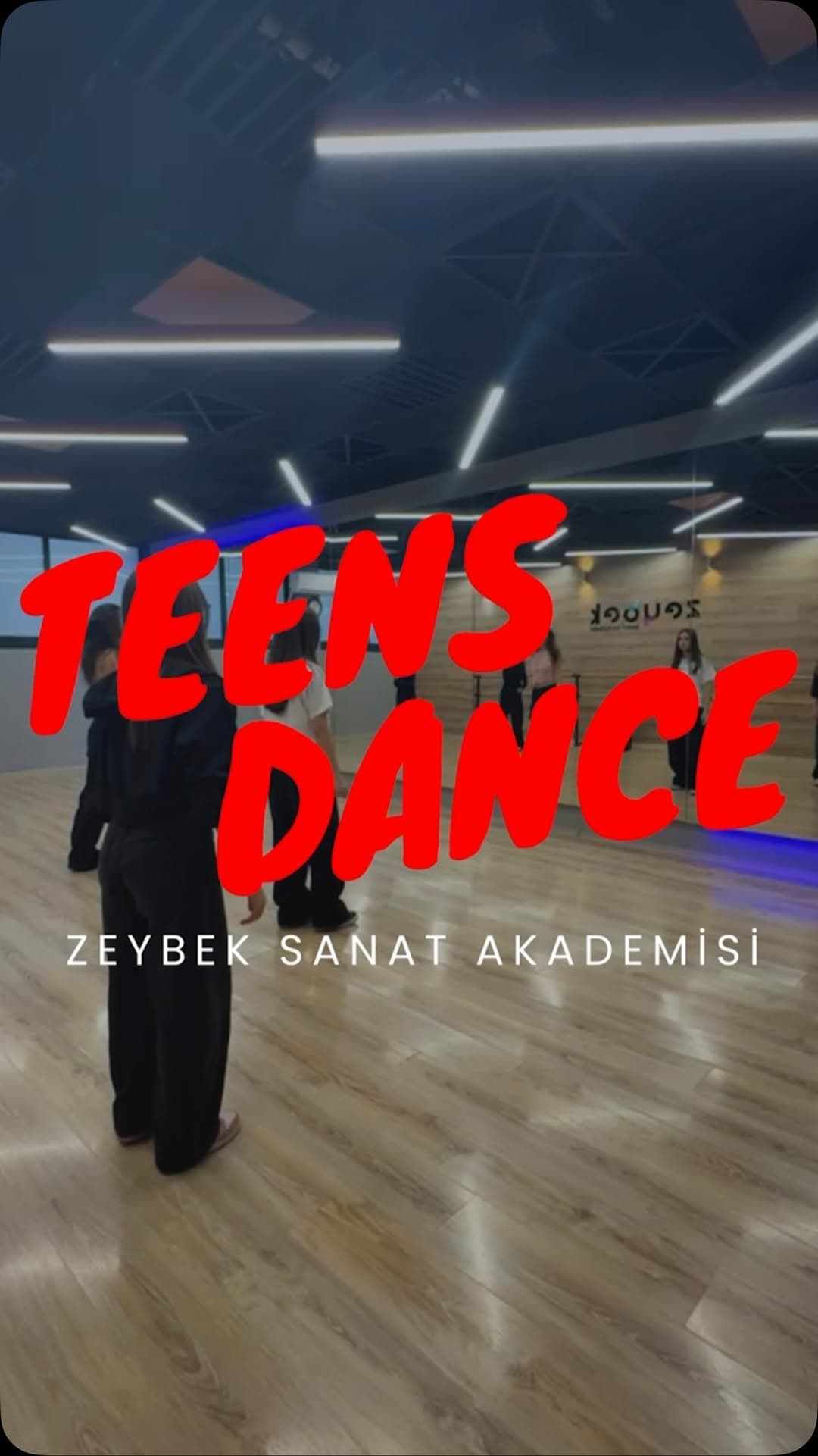 TEENS DANCE
Müzik yükseliyor, enerji değişiyor, özgüven sahneye çıkıyor.
Yeni dönem gruplarımız içi